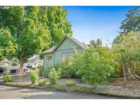 9737 N Charleston Avenue Portland OR 97203