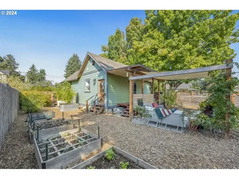 9737 N Charleston Avenue Portland OR 97203