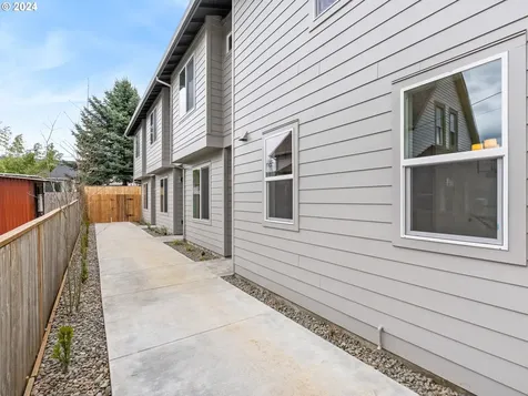 5252 Ne 15th Avenue Portland OR 97211
