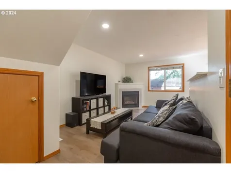 17029 SE Ankeny Street Portland OR 97233
