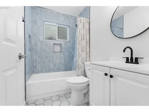 5835 SE 84th Avenue Portland OR 97266