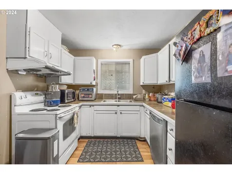 5835 SE 84th Avenue Portland OR 97266