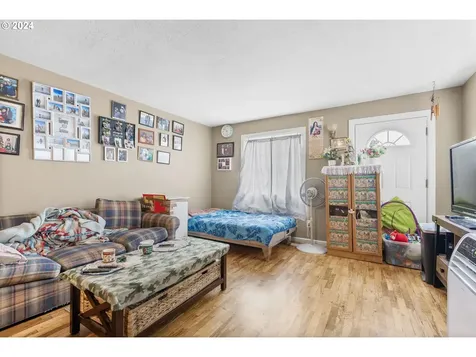 5835 SE 84th Avenue Portland OR 97266