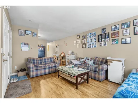 5835 SE 84th Avenue Portland OR 97266
