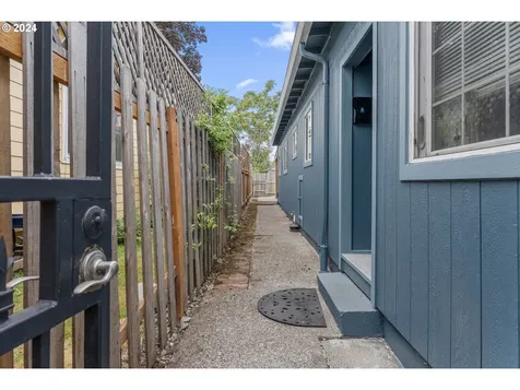 5835 SE 84th Avenue Portland OR 97266