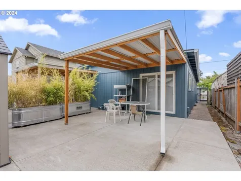 5835 SE 84th Avenue Portland OR 97266