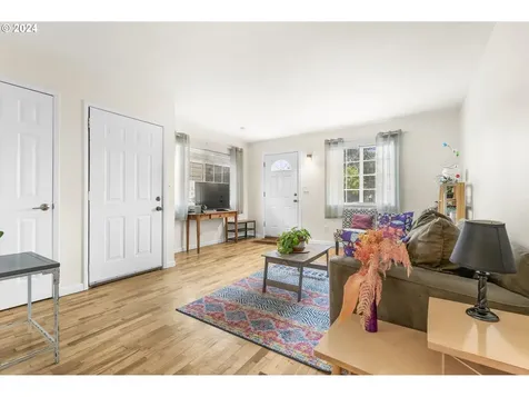 5835 SE 84th Avenue Portland OR 97266