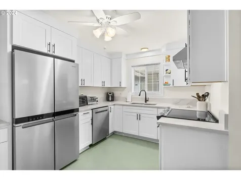 5835 SE 84th Avenue Portland OR 97266