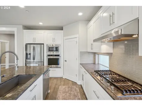 1536 Nw Redwood Lane Camas WA 98607