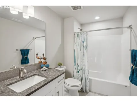 1536 Nw Redwood Lane Camas WA 98607