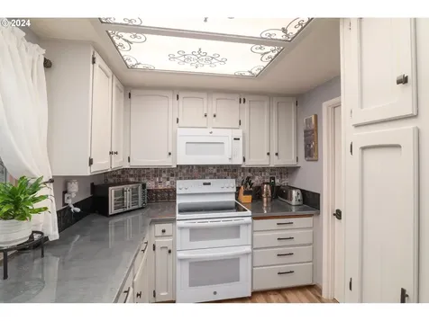 1349 Bonniebrae Drive Lake Oswego OR 97034