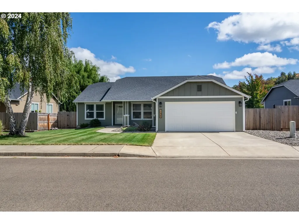 148 Rowan Street Roseburg OR 97471