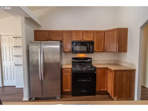 148 Rowan Street Roseburg OR 97471