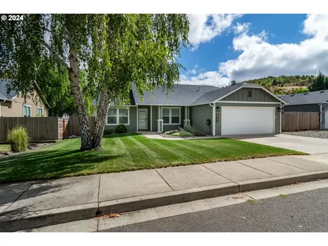 148 Rowan Street Roseburg OR 97471