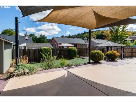 148 Rowan Street Roseburg OR 97471