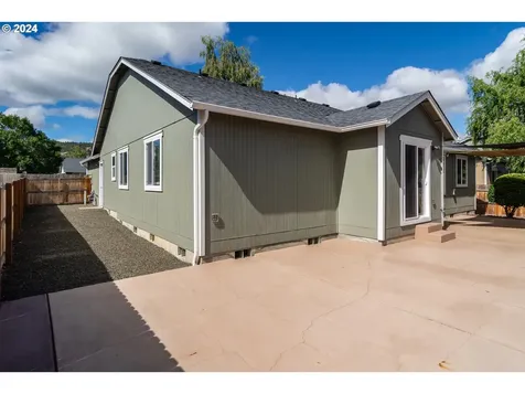 148 Rowan Street Roseburg OR 97471