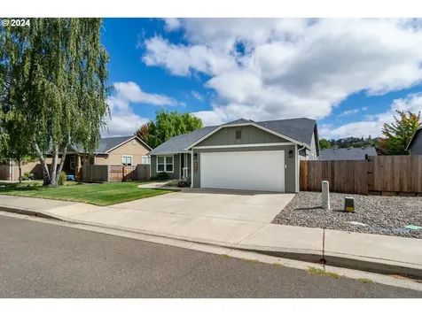 148 Rowan Street Roseburg OR 97471
