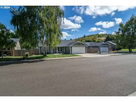 148 Rowan Street Roseburg OR 97471