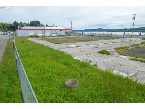 1685 N Bayshore Drive Coos Bay OR 97420