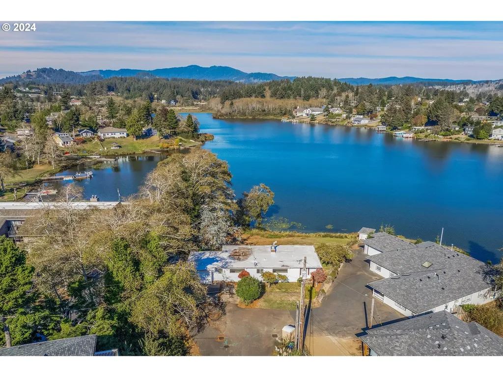 3524 NE Yacht Avenue Lincoln City OR 97367