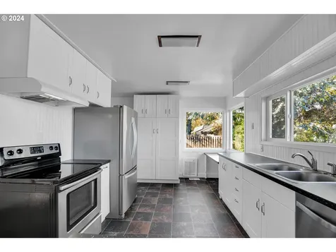 3524 NE Yacht Avenue Lincoln City OR 97367