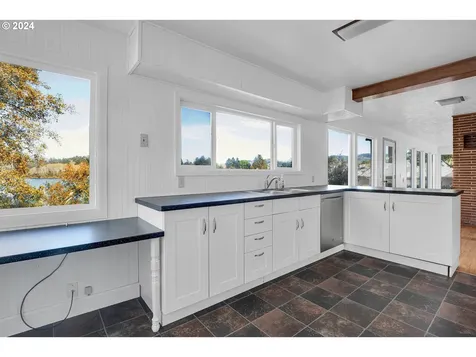 3524 NE Yacht Avenue Lincoln City OR 97367