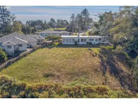 3524 NE Yacht Avenue Lincoln City OR 97367