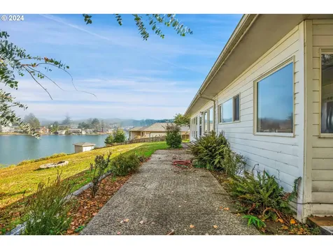 3524 NE Yacht Avenue Lincoln City OR 97367