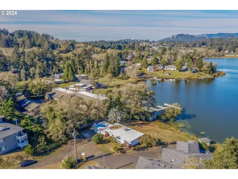 3524 NE Yacht Avenue Lincoln City OR 97367