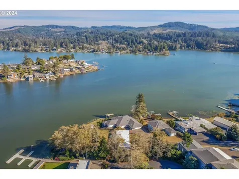 3524 NE Yacht Avenue Lincoln City OR 97367