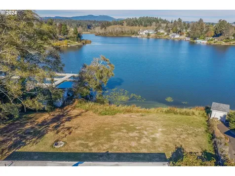 3524 NE Yacht Avenue Lincoln City OR 97367