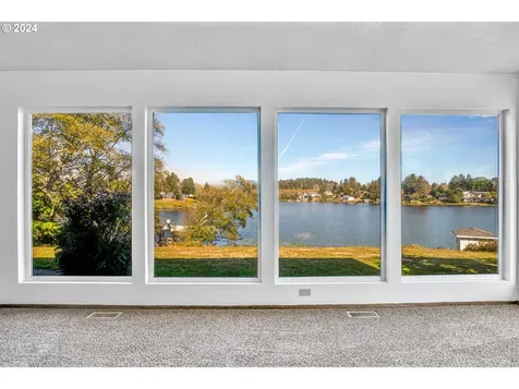 3524 NE Yacht Avenue Lincoln City OR 97367