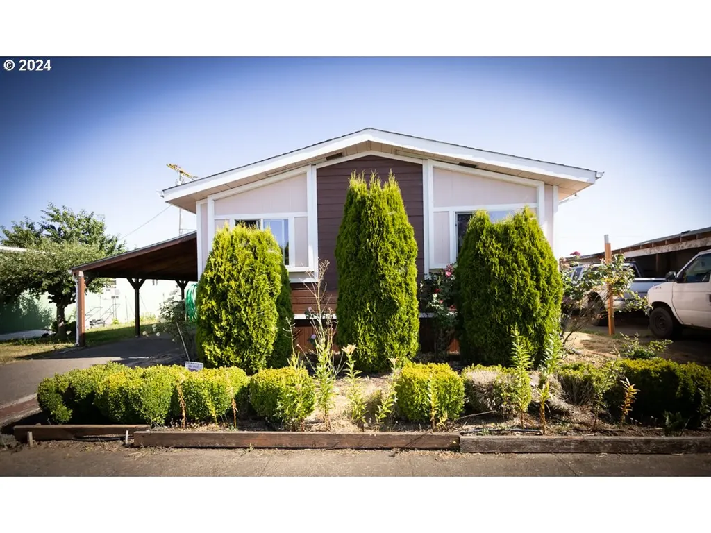 765 S Pacific Highway Woodburn OR 97071