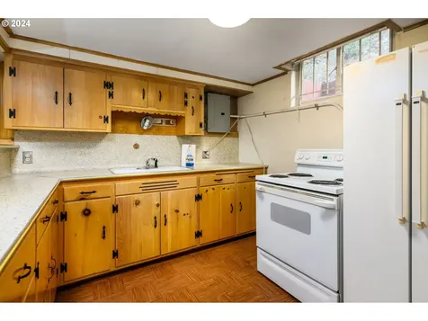 505 515 SE 62nd Avenue Portland OR 97215