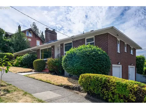 505 515 SE 62nd Avenue Portland OR 97215