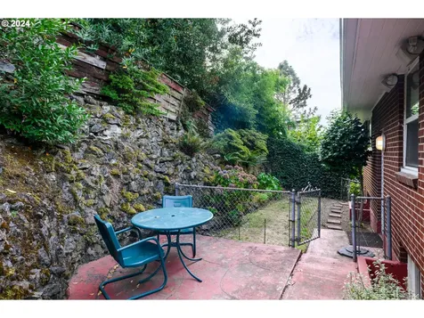 505 515 SE 62nd Avenue Portland OR 97215