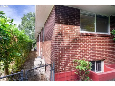 505 515 SE 62nd Avenue Portland OR 97215