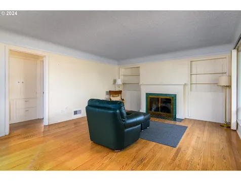 505 515 SE 62nd Avenue Portland OR 97215
