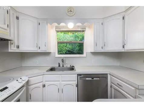 505 515 SE 62nd Avenue Portland OR 97215