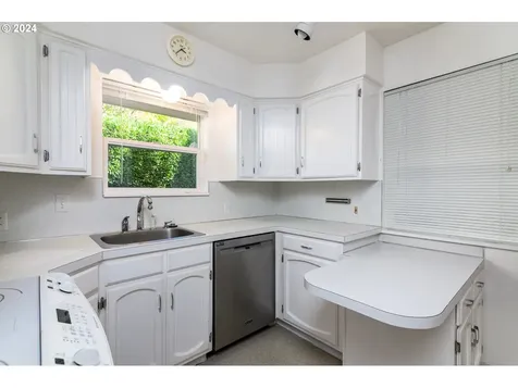505 515 SE 62nd Avenue Portland OR 97215