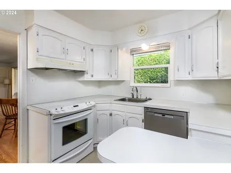 505 515 SE 62nd Avenue Portland OR 97215