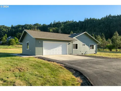 451 Evelyn Street Roseburg OR 97471