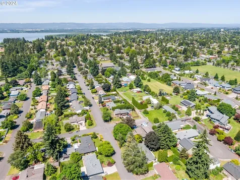 516 Nw 87th Street Vancouver WA 98665