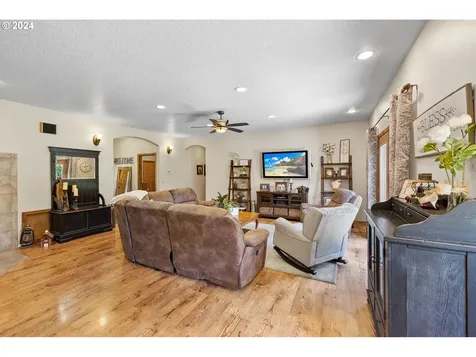 12727 S Casto Road Oregon City OR 97045