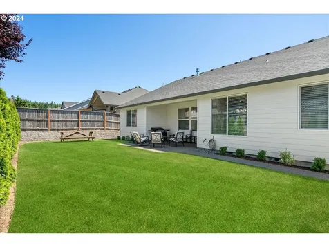 1457 Meadow Avenue Silverton OR 97381
