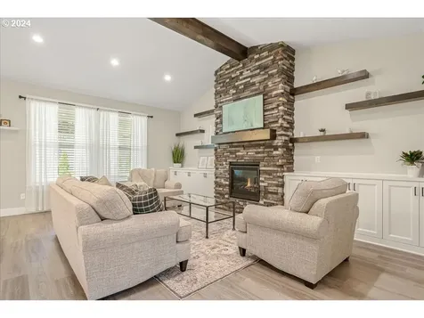 1457 Meadow Avenue Silverton OR 97381