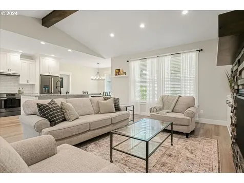 1457 Meadow Avenue Silverton OR 97381