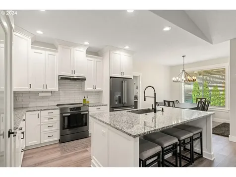 1457 Meadow Avenue Silverton OR 97381