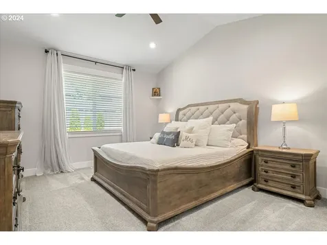 1457 Meadow Avenue Silverton OR 97381