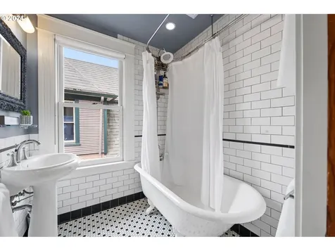721 Exchange Street Astoria OR 97103